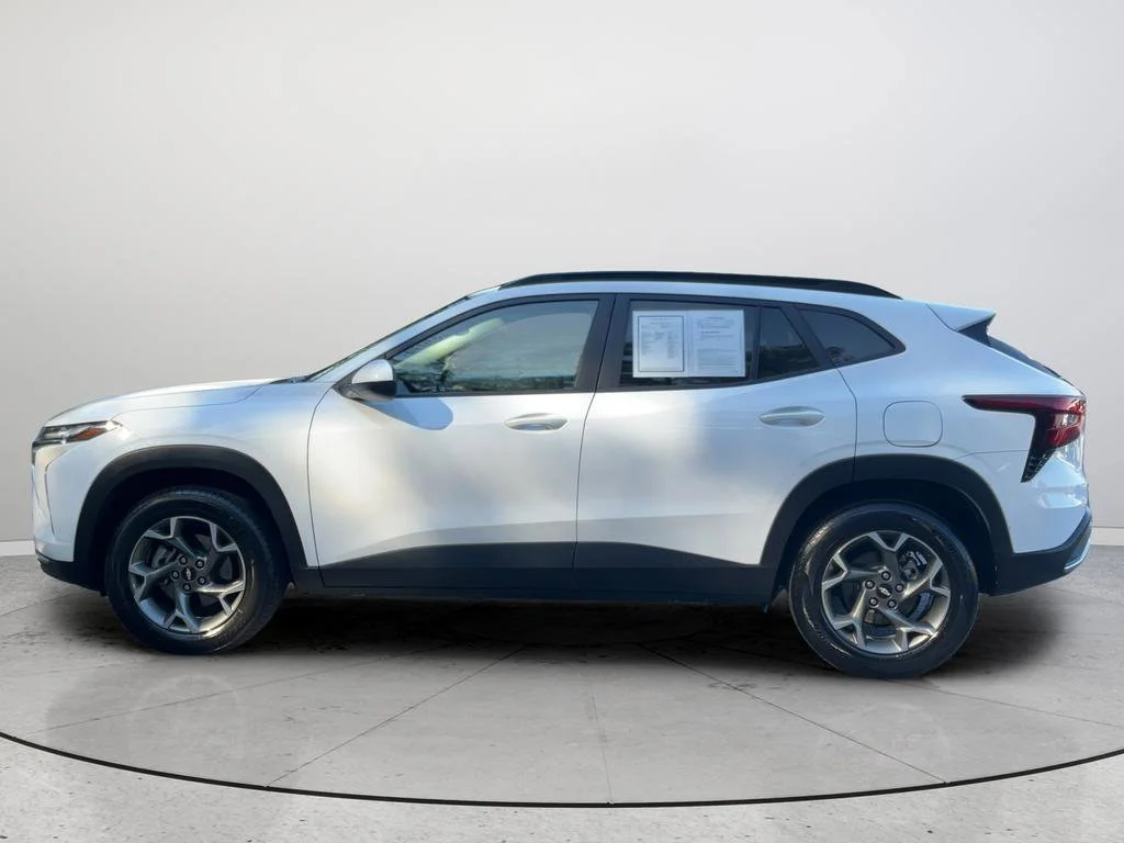 2025 Chevrolet Trax LT - Photo 10