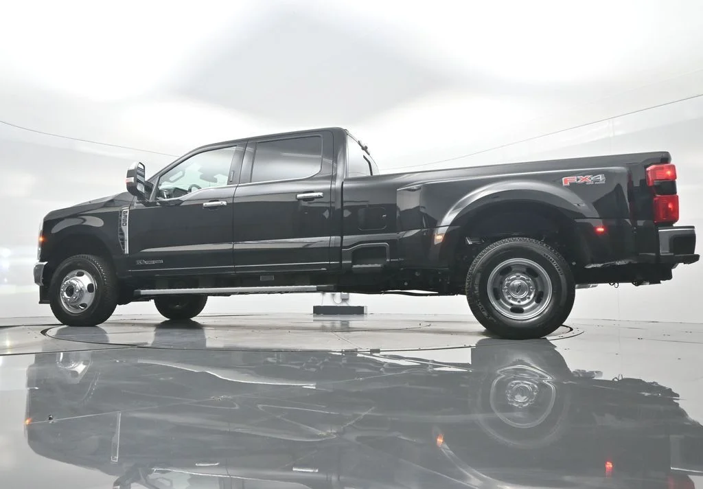 New 2026 Agate Black Metallic Ford F-350® Lariat® image 42