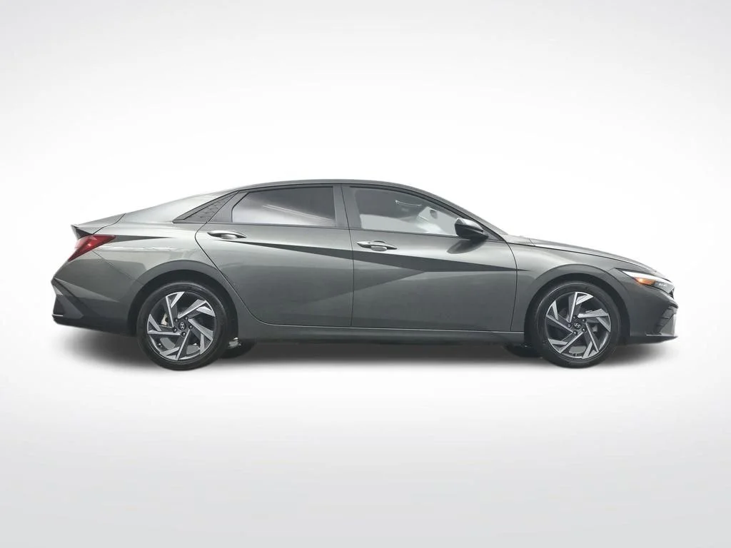 Used 2025 Amazon Gray Hyundai SEL Sport image 40