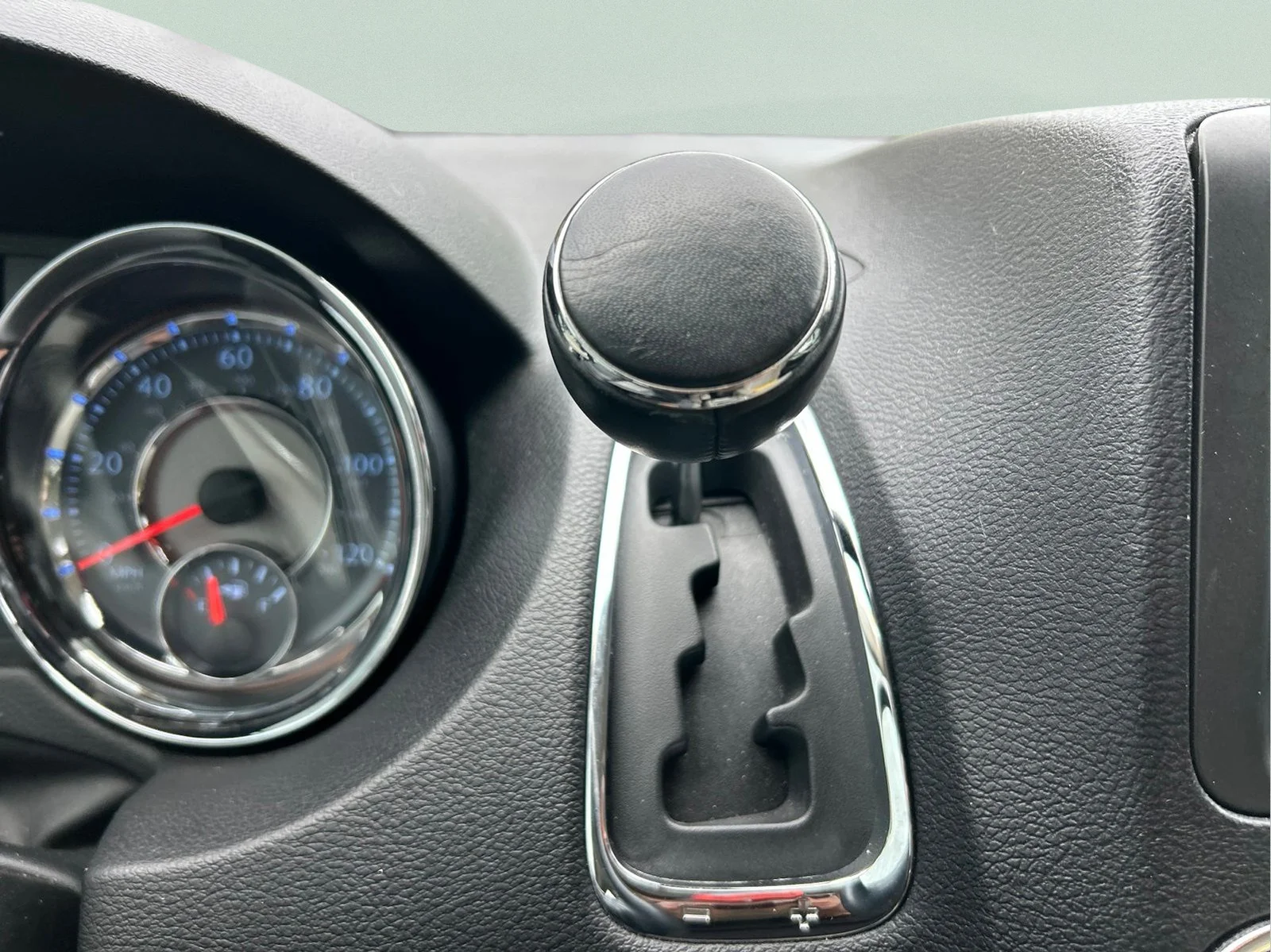 Used 2013 Stone White Dodge SXT image 29