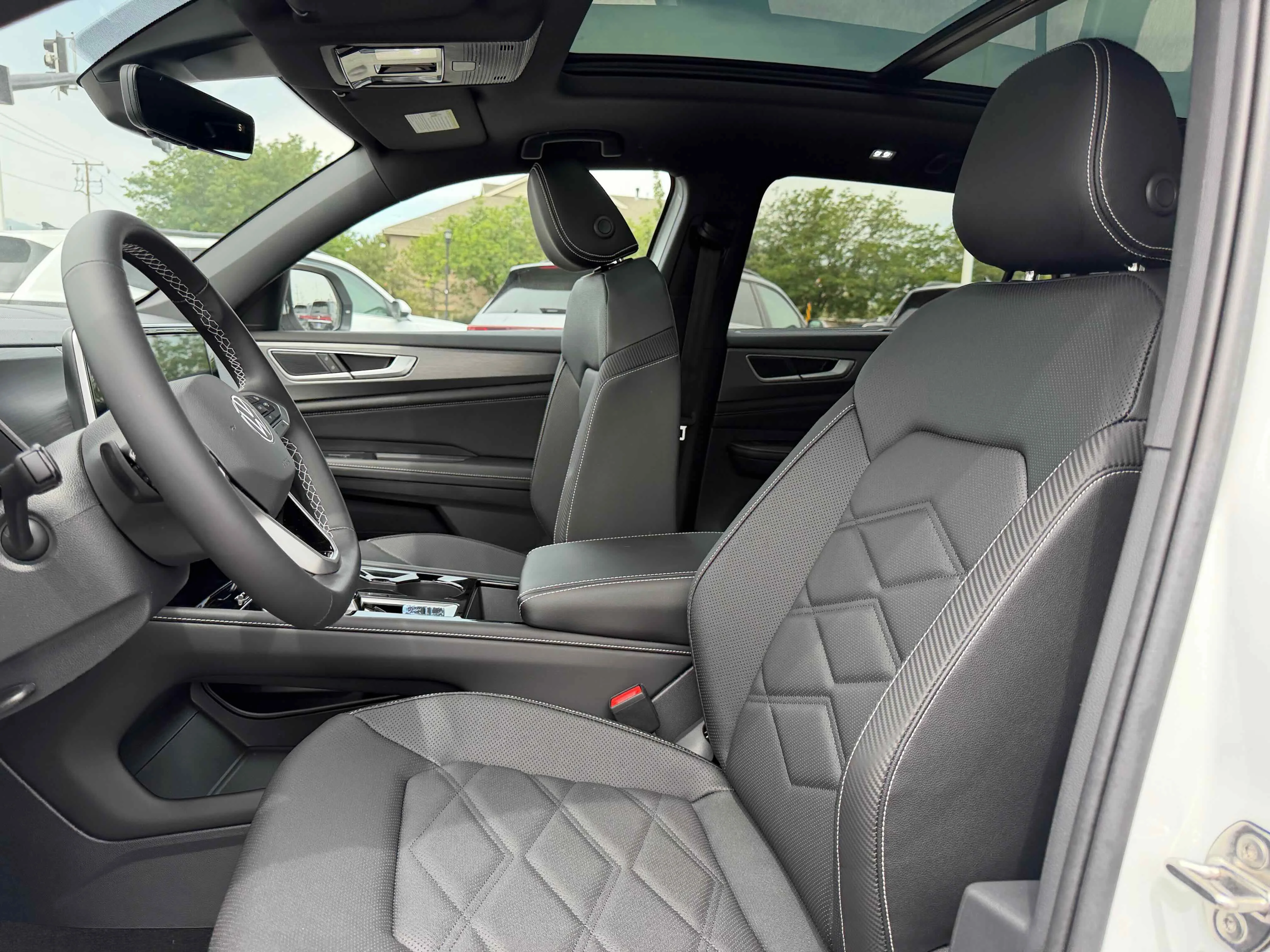 New 2026 Pearl Volkswagen 2.0T SE w/Technology image 3