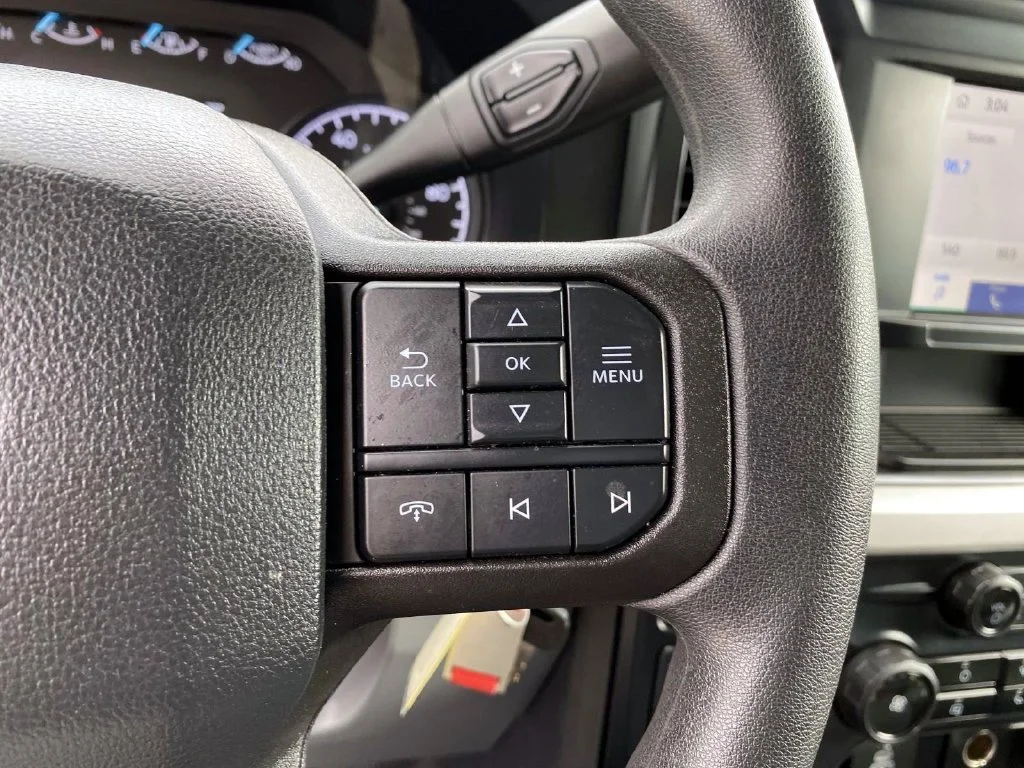 Used 2025 Oxford White Ford XLT image 26