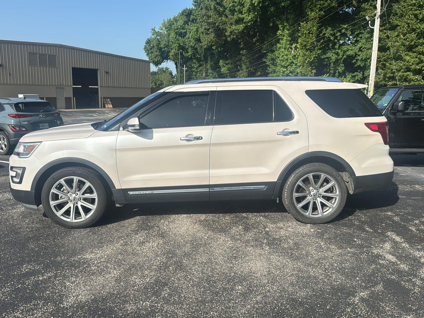 Used 2017 White Platinum Metallic Tri-Coat Ford Limited image 6