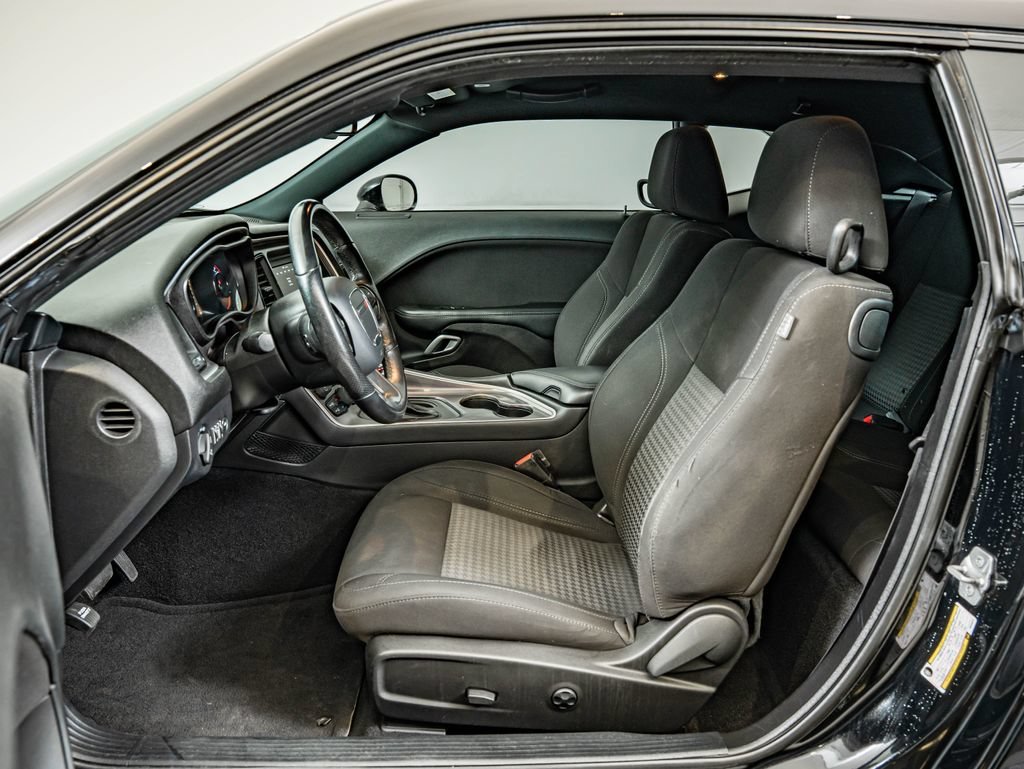 Used 2021 Pitch Black Clearcoat Dodge SXT image 31