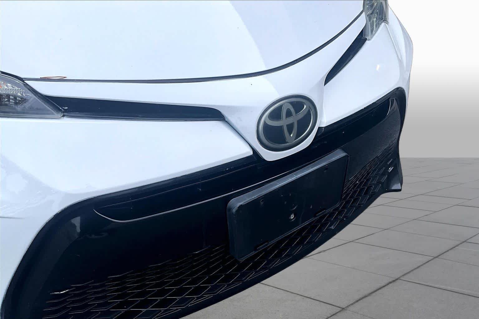 Used 2017 Super White Toyota XSE image 28
