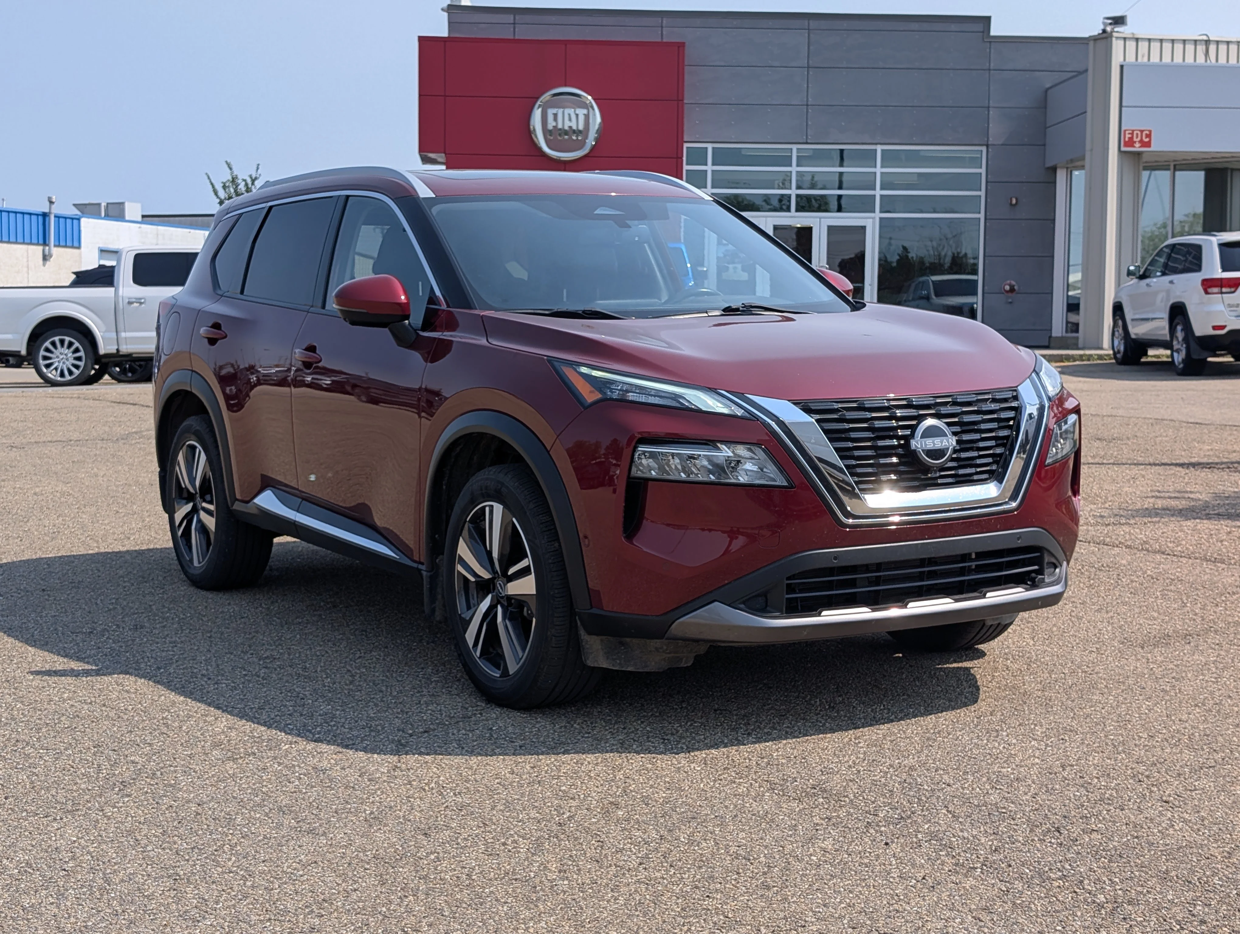 Used 2023 Glacier White Nissan SL image 9