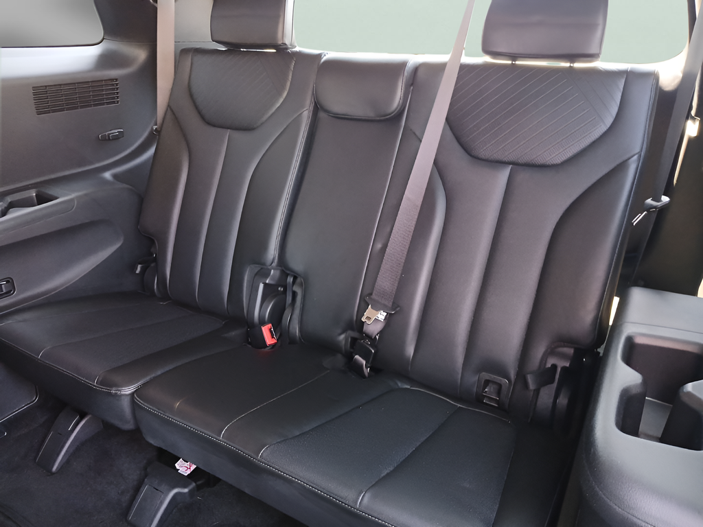 Used 2025 Silver Hyundai SEL image 27