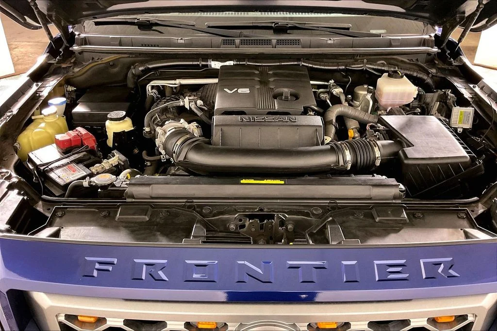Used 2022 Blue Nissan SV image 9