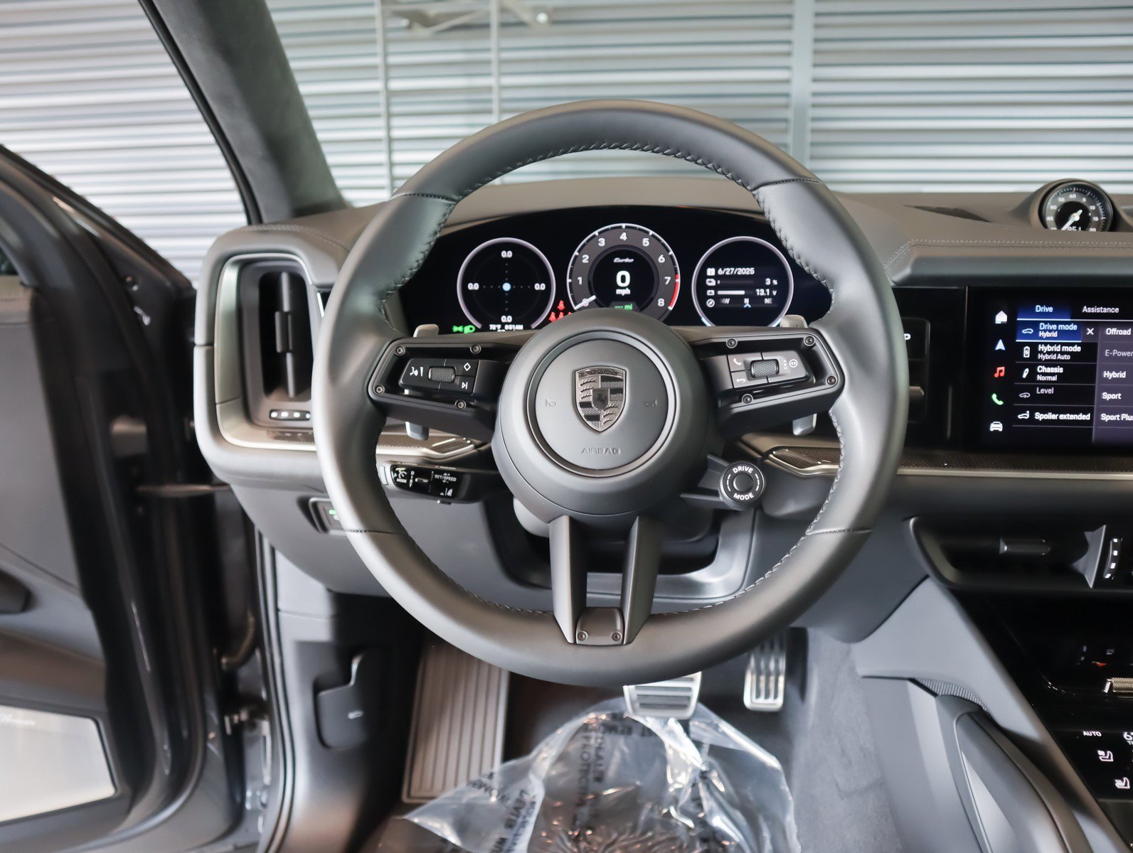 2025 Porsche Cayenne Turbo E-Hybrid - Photo 16
