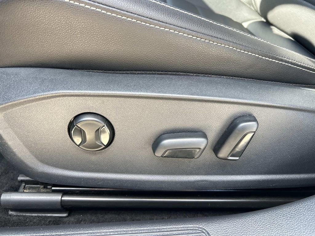 Used 2024 Silver Volkswagen SE image 26