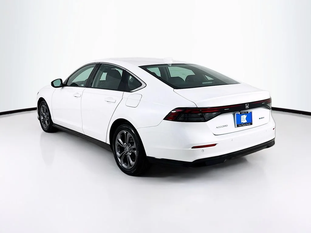 Certified Used 2025 Platinum Honda EX-L image 5