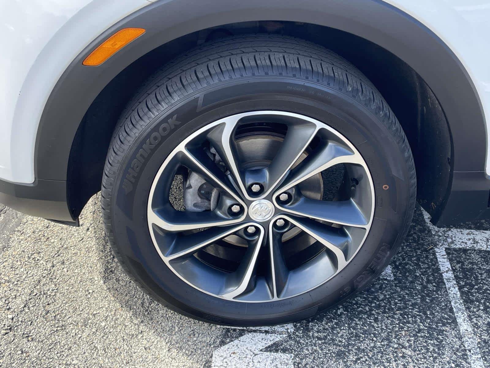 Used 2022 Summit White Buick Select image 19