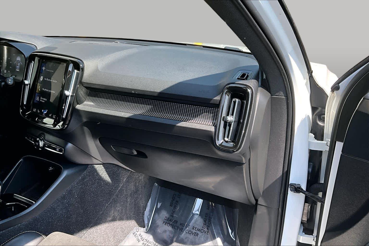 Used 2022 Crystal White Metallic Volvo R-Design image 19