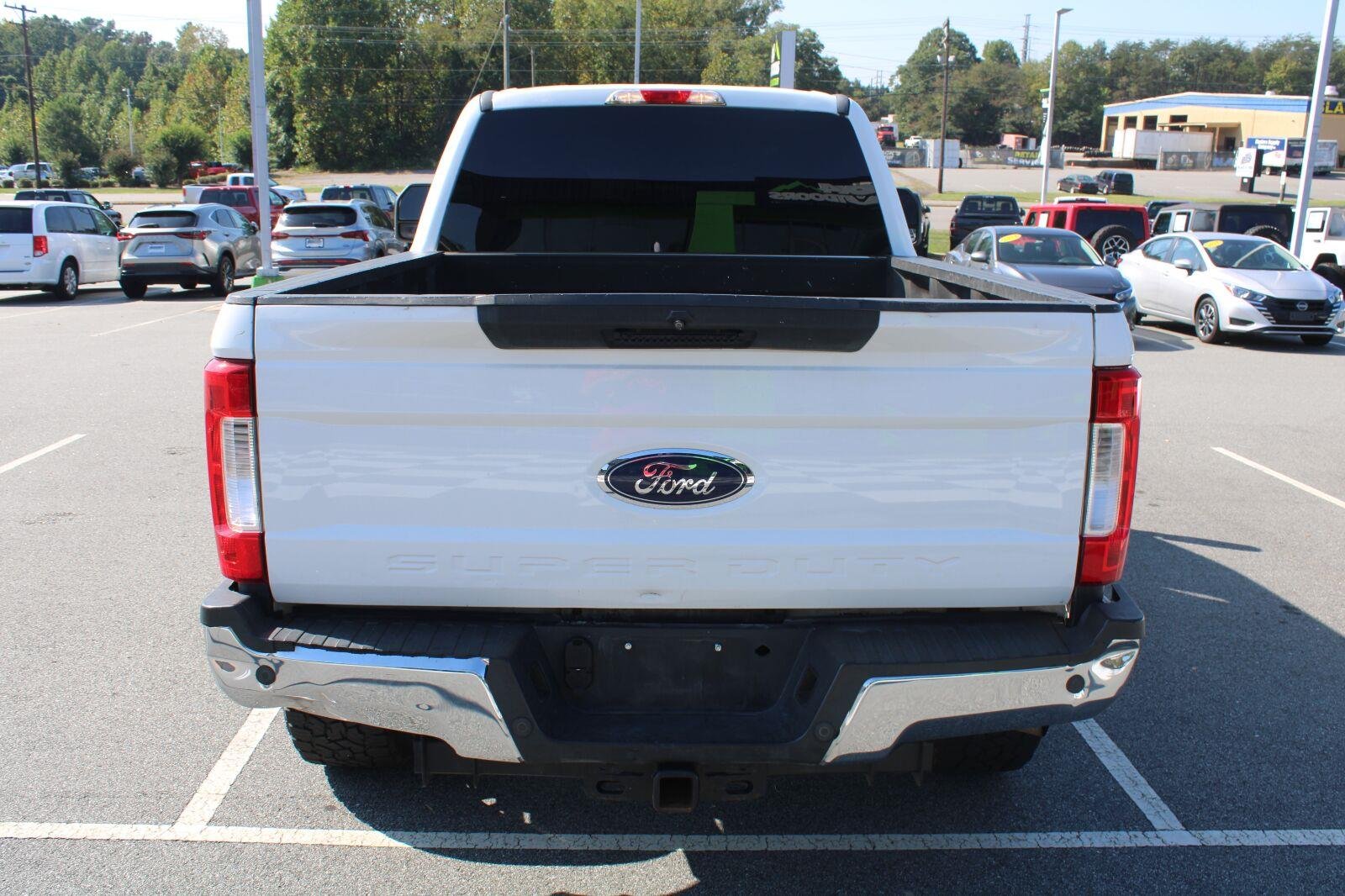 Used 2017 Oxford White Ford XLT image 7