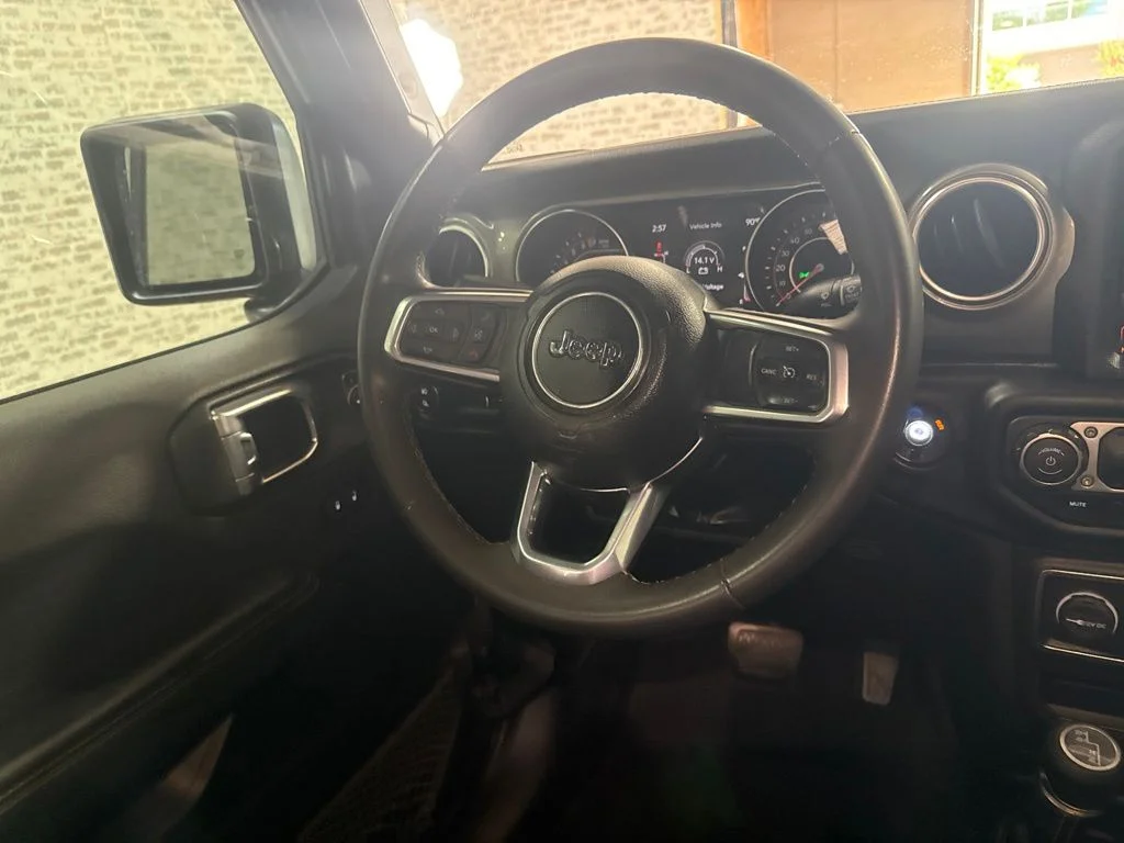 Used 2023 Granite Crystal Metallic Clearcoat Jeep Overland image 17