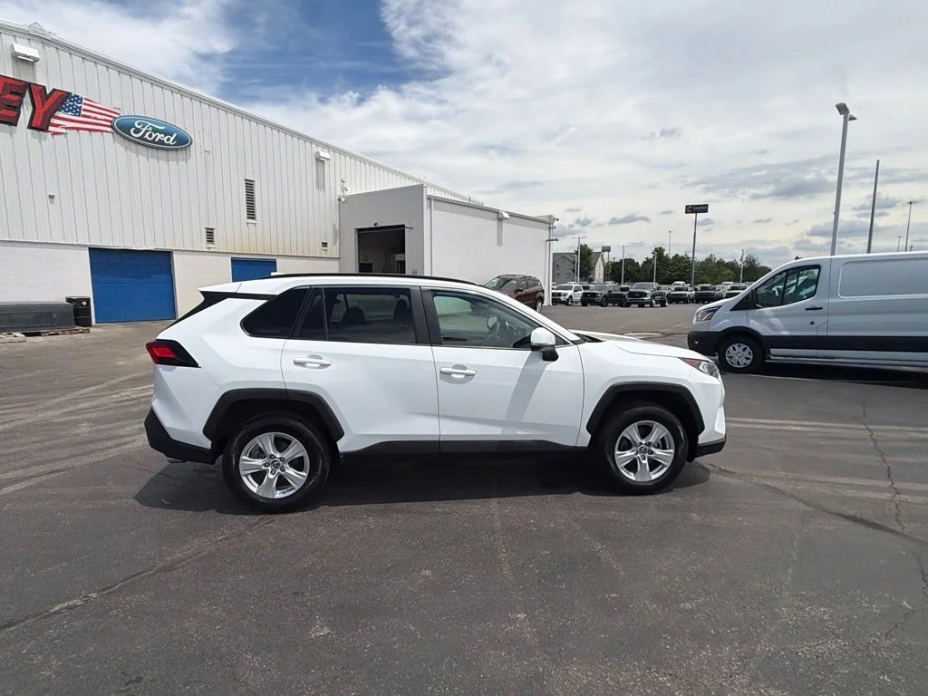 Used 2019 White Toyota XLE image 8
