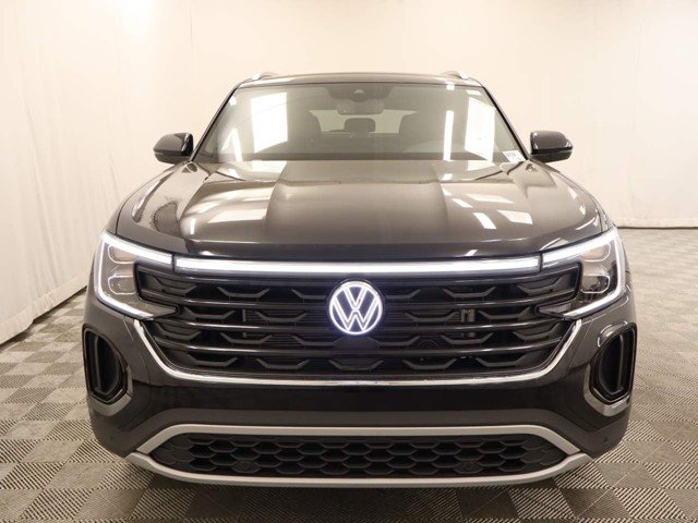 New 2026 Deep Black Pearl Volkswagen 2.0T SE W/TECHNOLOGY image 4
