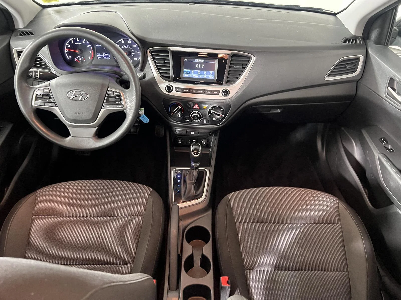 Used 2022 Absolute Black Hyundai SE image 14