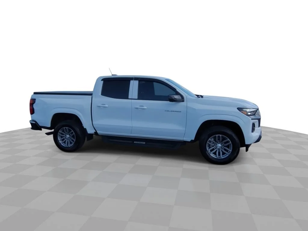 Certified Used 2025 Summit White Chevrolet WT/LT image 9