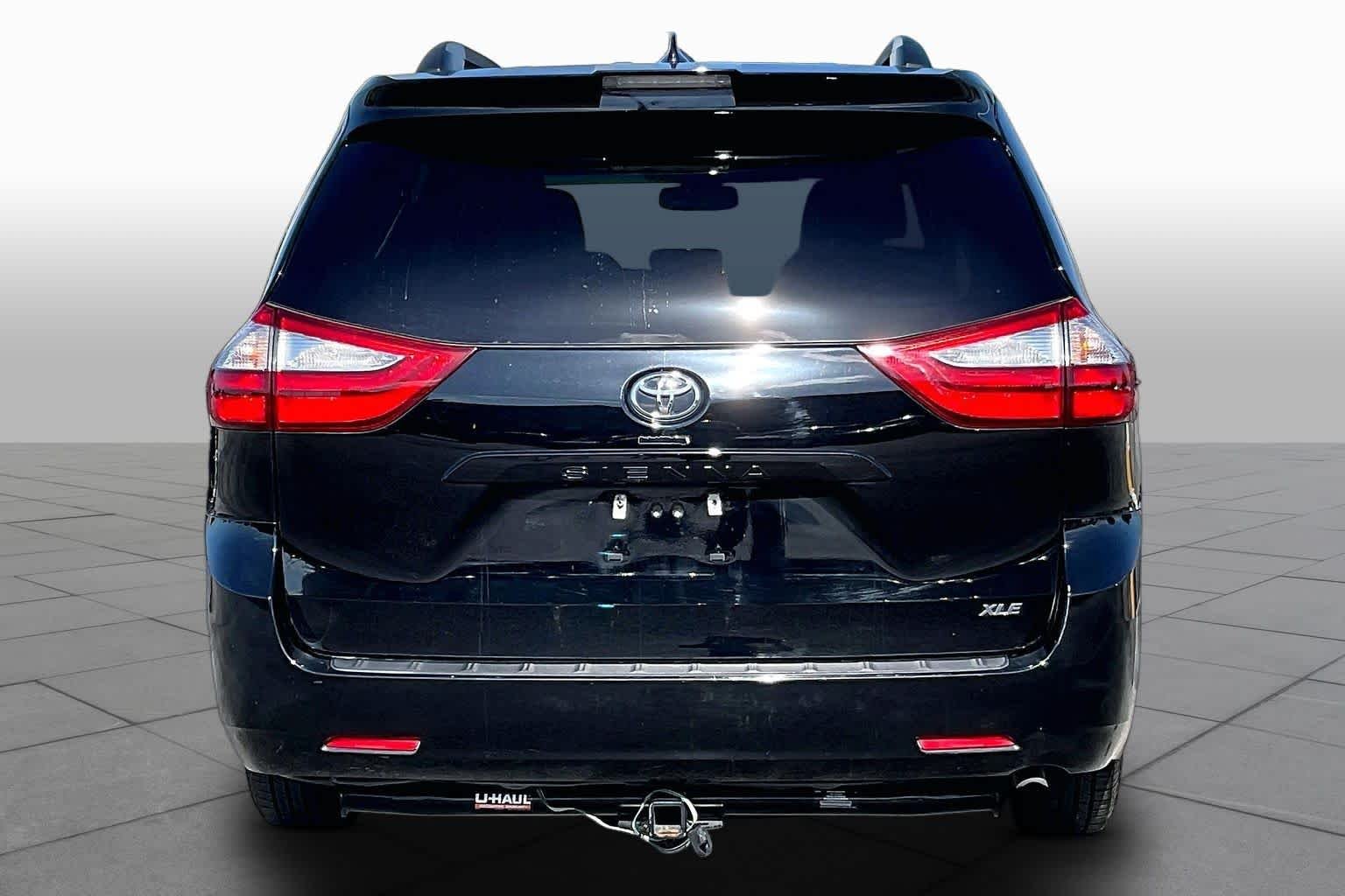 Used 2019 Midnight Black Metallic Toyota XLE Premium image 5