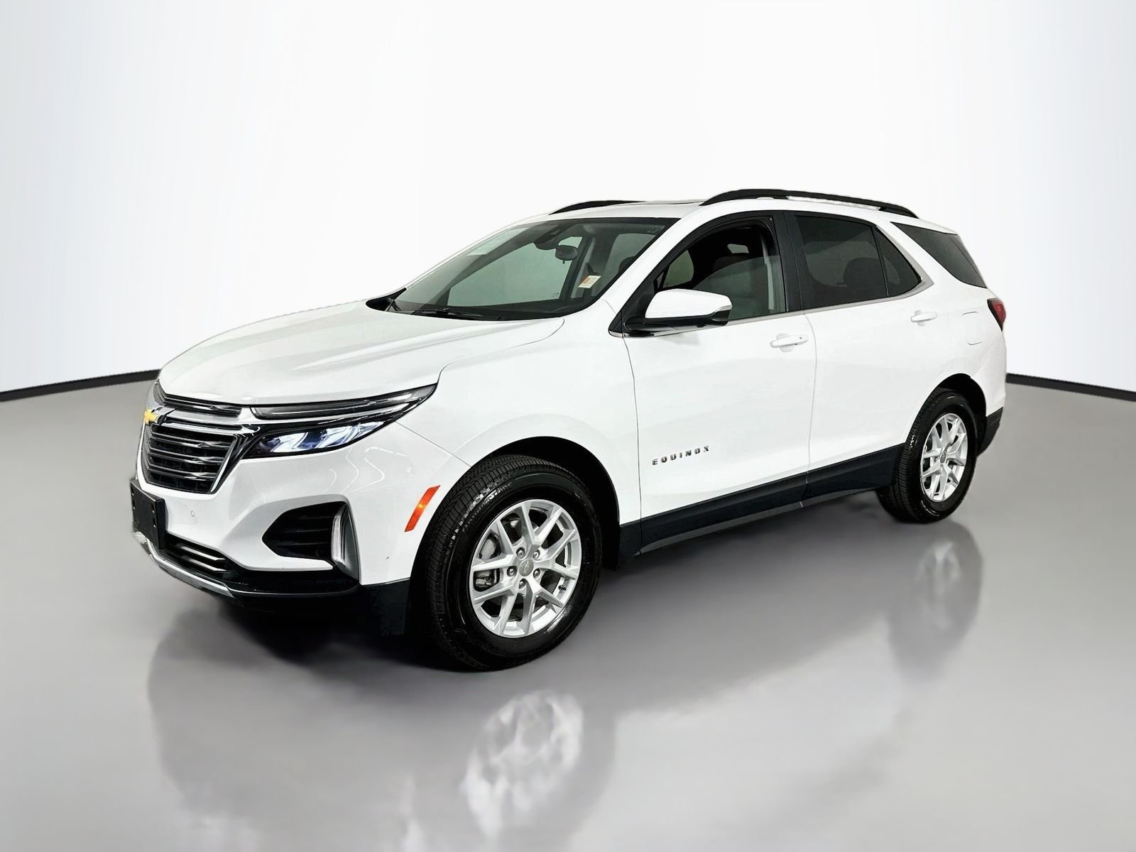 Used 2024 Summit White Chevrolet LT image 4