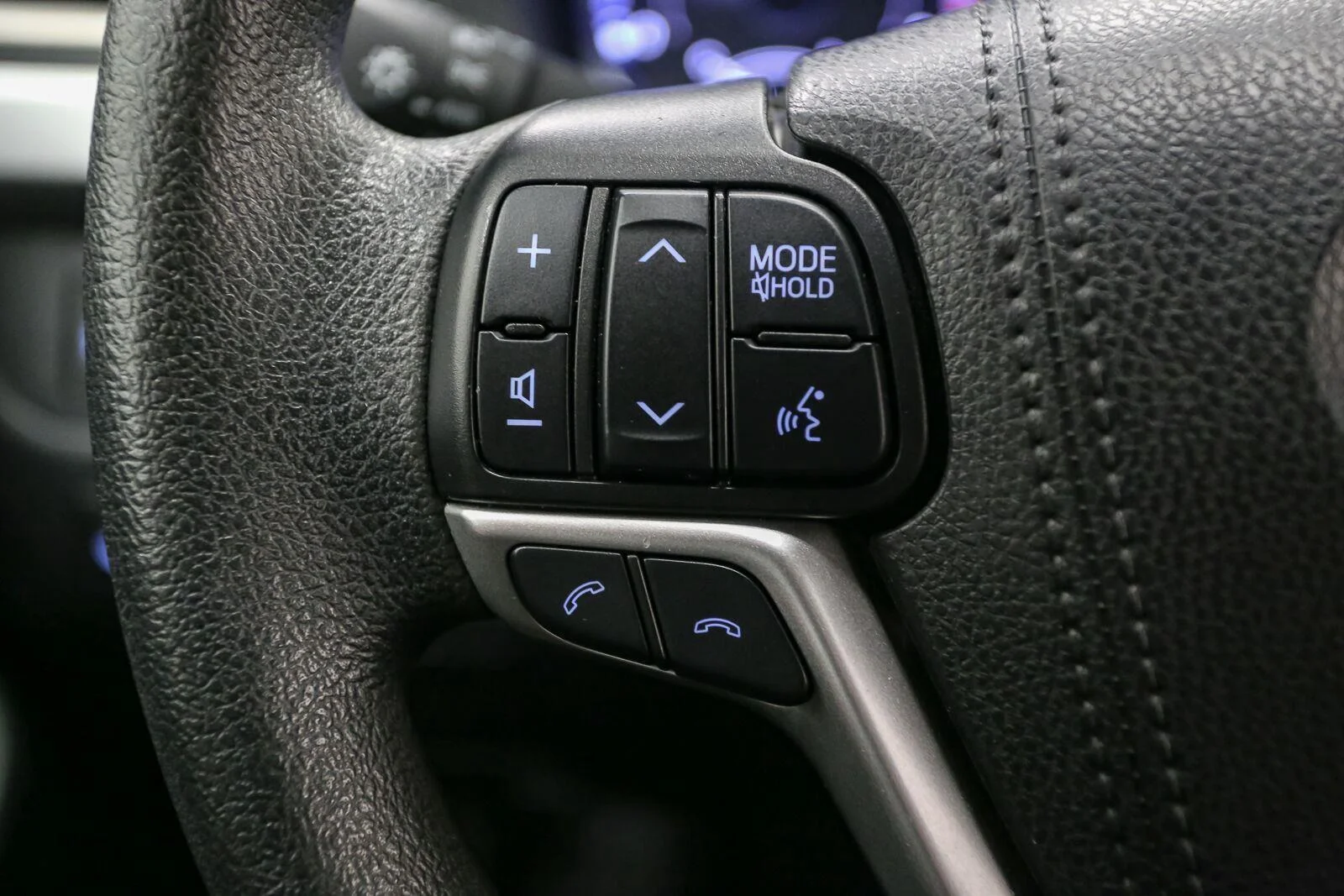 Used 2019 Predawn Gray Mica Toyota LE image 30