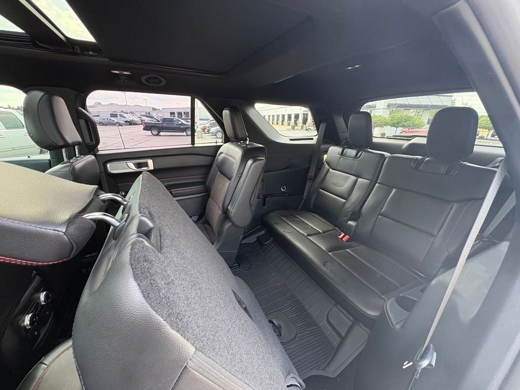 Used 2024 White Metallic Ford ST-Line image 14