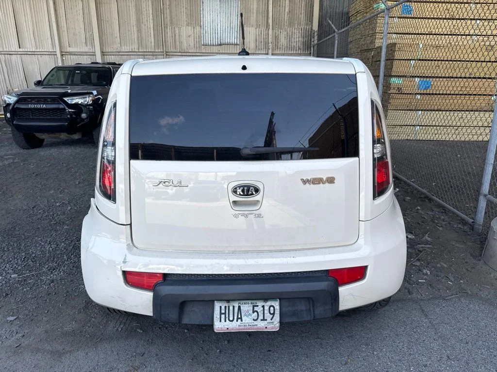 Used 2011  Kia Plus image 8