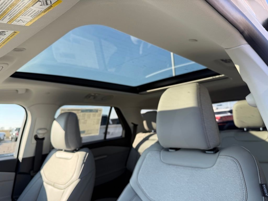 New 2026 Star White Metallic Tri-Coat Ford Active image 7