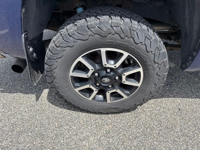 Used 2014 Blue Toyota SR5 image 26