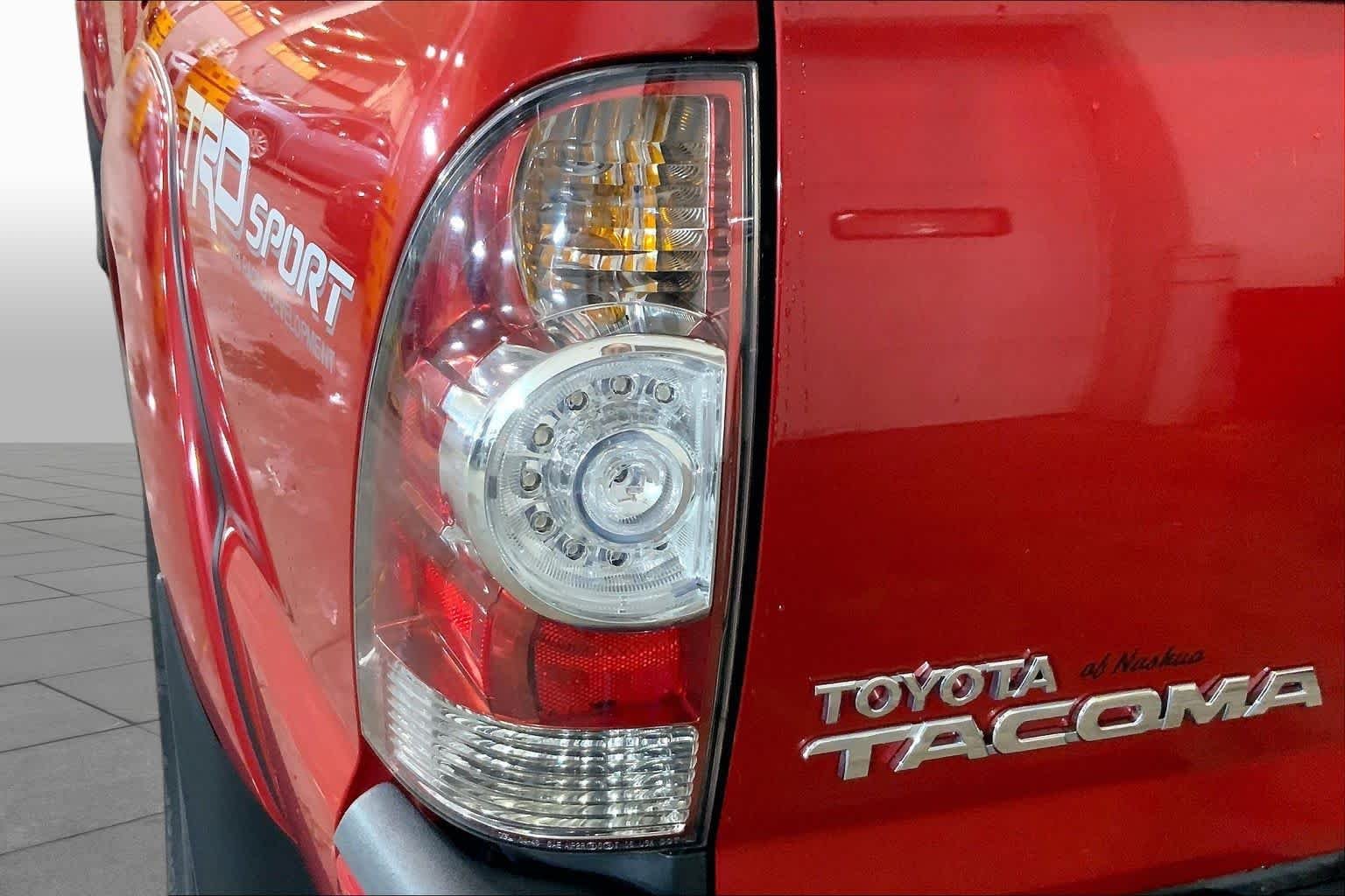 Used 2015 Barcelona Red Metallic Toyota  image 29