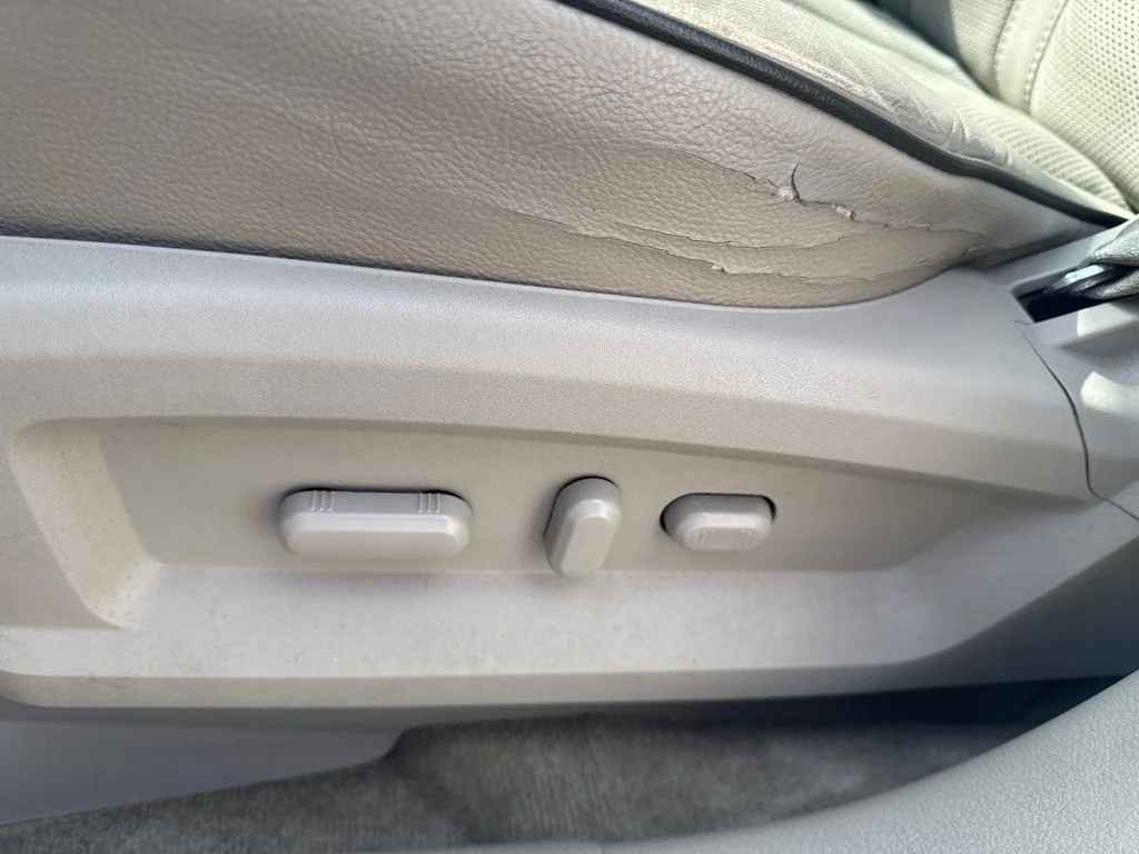 Used 2015 White Lincoln Base image 13