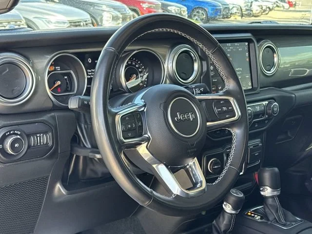 Used 2022 White Jeep Unlimited Sahara image 33