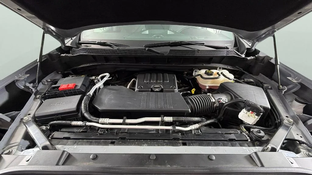 Used 2025 Slate Gray Metallic Chevrolet Custom image 35