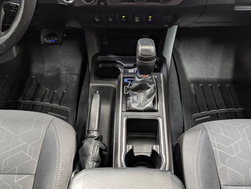 Used 2016 Super White Toyota TRD Off-Road image 7