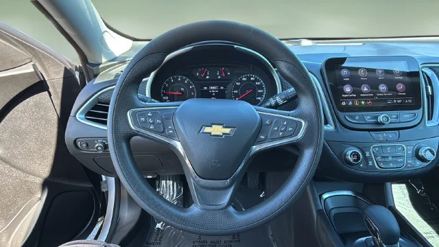 Used 2025 White Chevrolet LT image 12