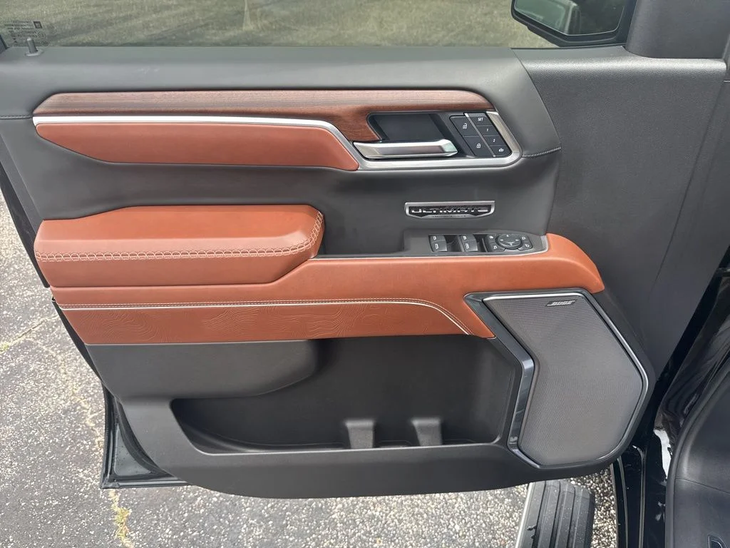Used 2025 Onyx Black GMC Denali Ultimate image 38