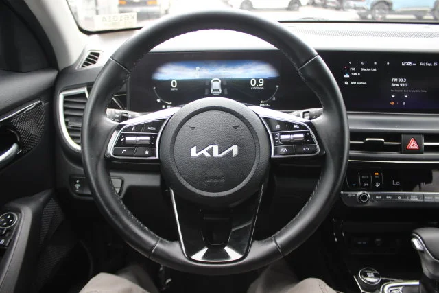Used 2024 White Kia S image 15