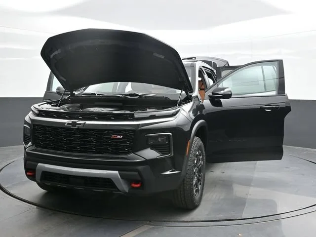 New 2027 Mosaic Black Metallic Chevrolet Z71 image 30