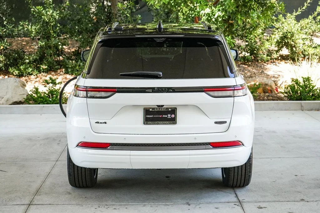 New 2026 Bright White Clear-Coat Exterior Paint Jeep Summit image 5