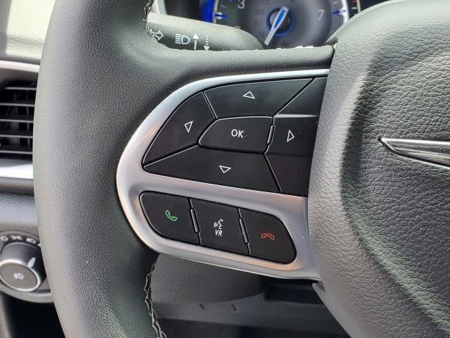 Used 2025 Bright White Clearcoat Chrysler Select image 12