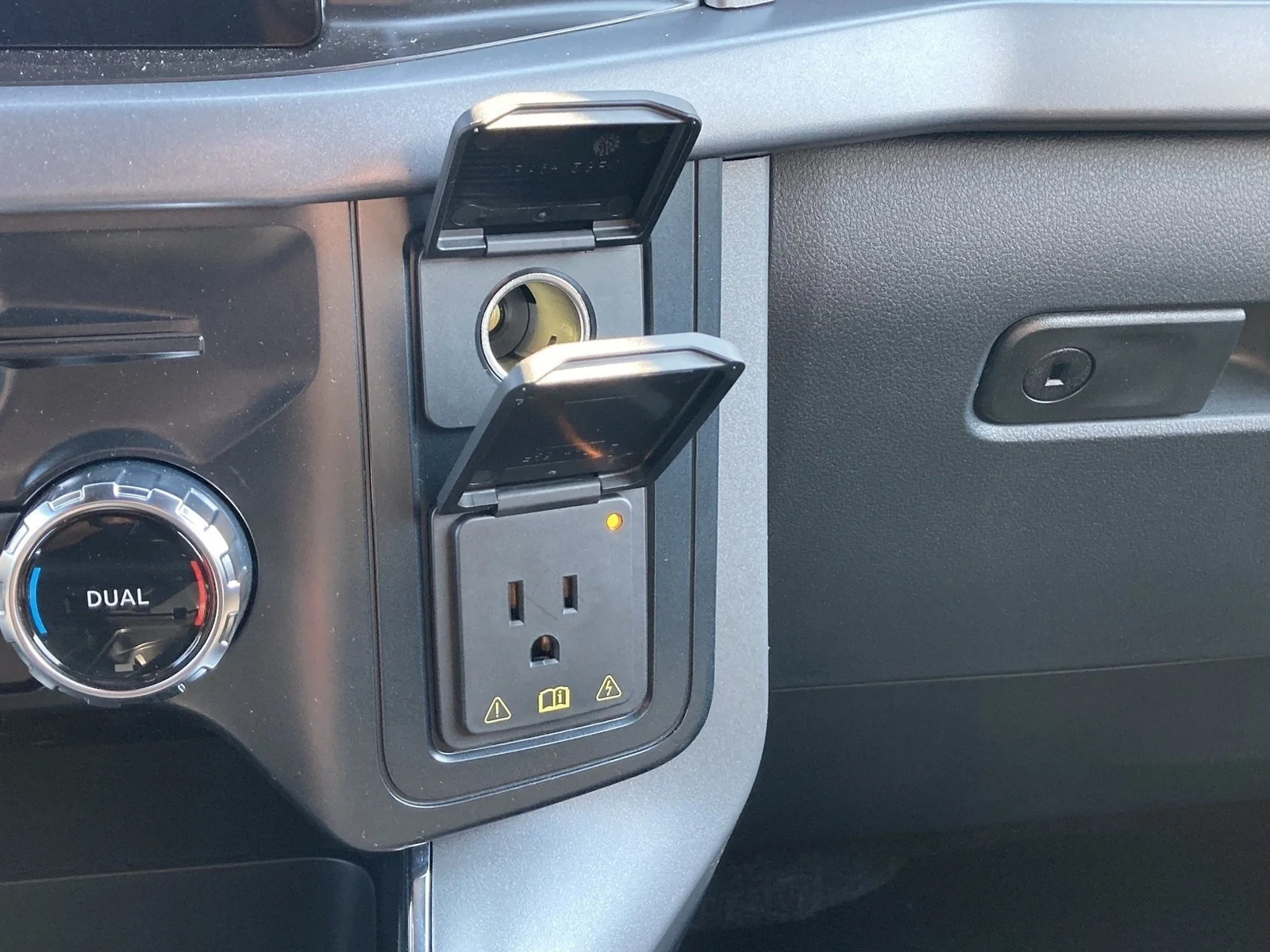 New 2026 Oxford White Ford XLT image 23