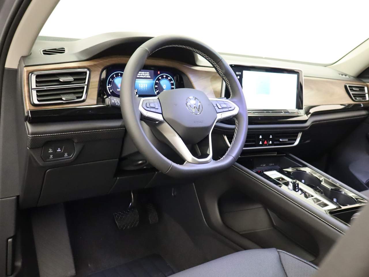 2026 Volkswagen Atlas SE w/Tech - Photo 13