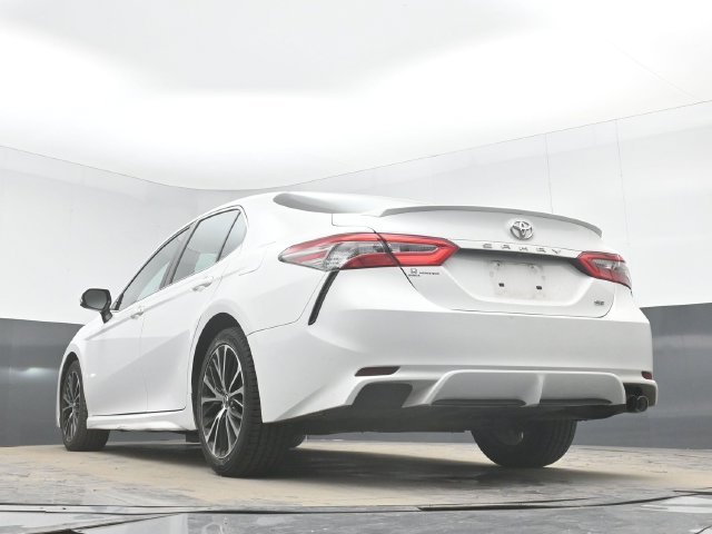 Used 2018 White Toyota SE image 30