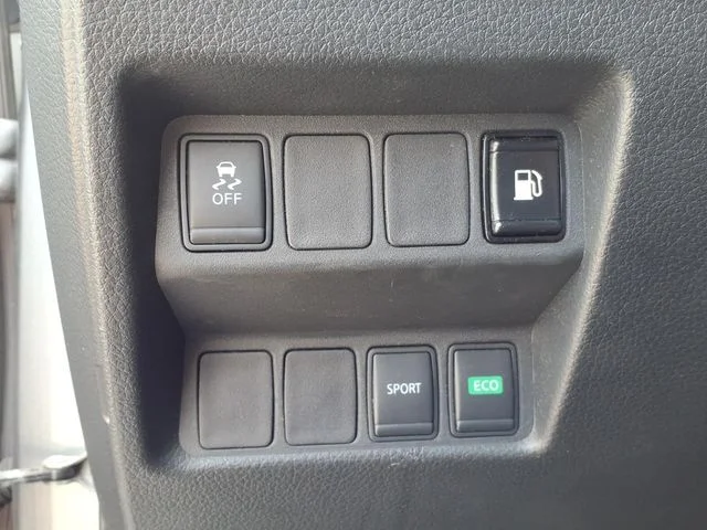 Used 2018 Gray Nissan S image 21