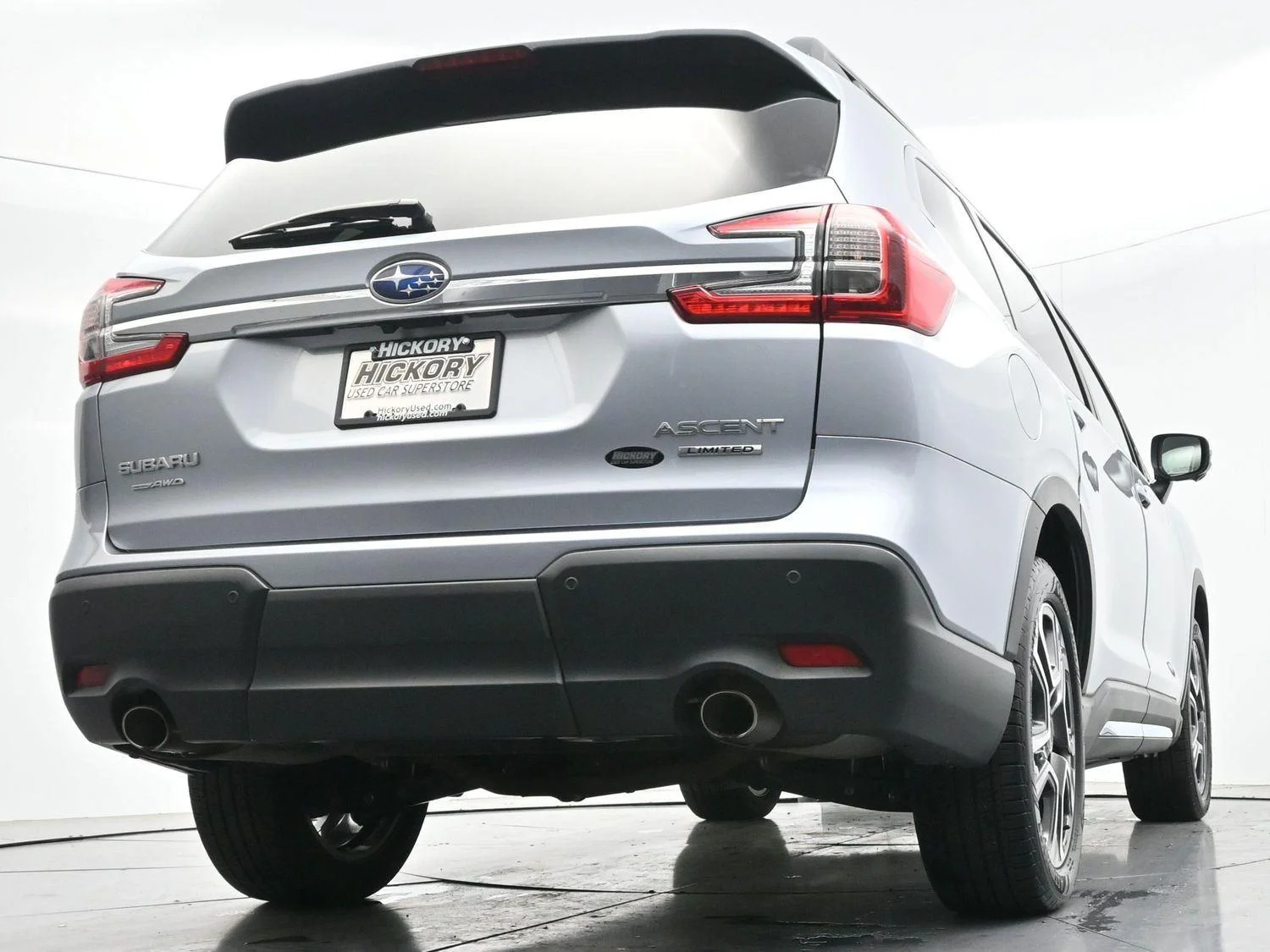 Used 2023 Ice Silver Metallic Subaru Limited image 51