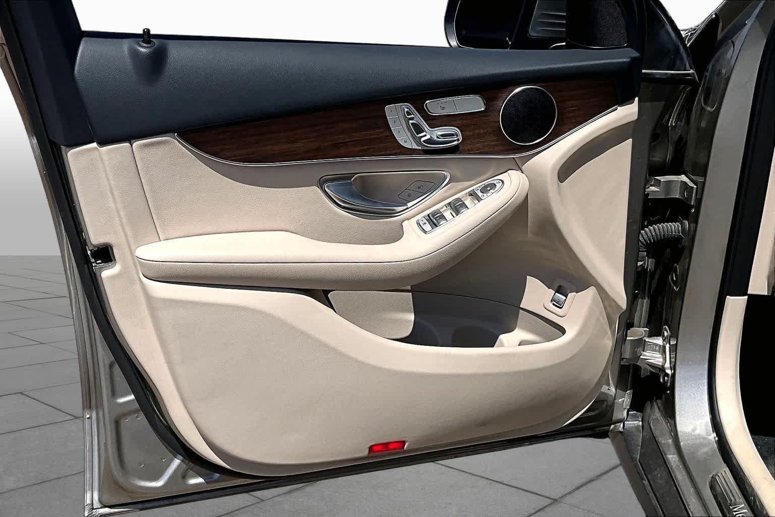 Used 2022 Mojave Silver Metallic Mercedes-Benz GLC 300 image 19