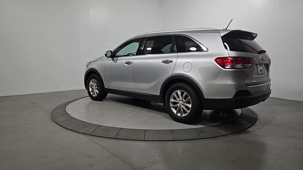 Used 2017 Silver Kia LX image 3
