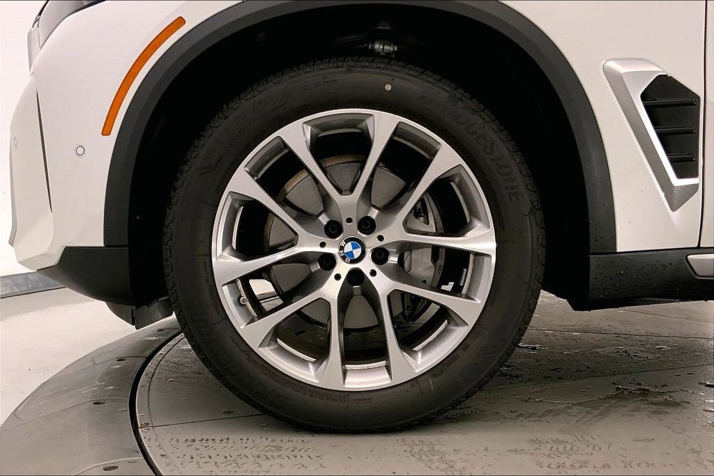 Used 2026 Mineral White Metallic BMW  image 9