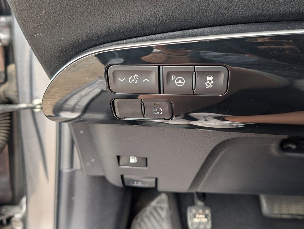 Used 2021 Gray Toyota LE image 12